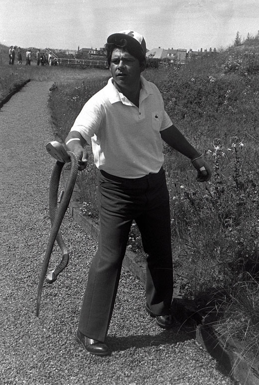 Trevino re-enacts his "Stretchy Serpent" sketch at the 1971 Open Championship