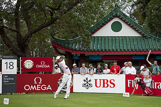 Lam tees off at Fanling’s 18th hole during the 2009 UBS Hong Kong Open