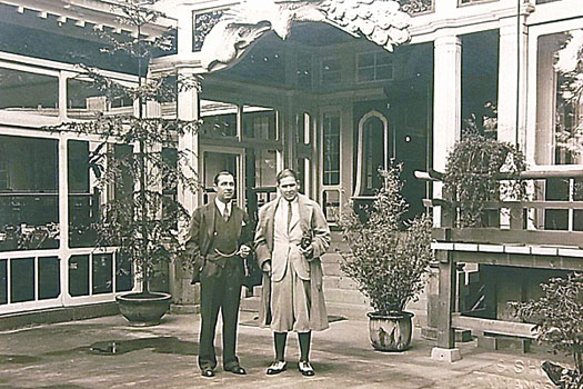 Hagen and Kirkwood pictured outside the city’s famous Cathay Hotel