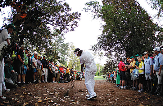 Bubba Watson plays this brilliant escape wedge from the trees