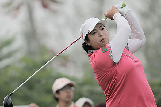 Feng Shanshan fires a second consecutive round of nine-under-par 64