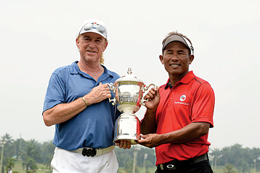 With fellow captain Thongchai Jaidee at last year's EurAsia Cup