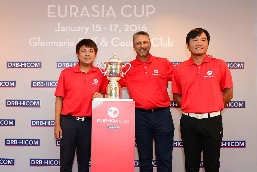 Jeev Milkha Singh with Malaysians Nicky Fung (left) and Danny Chia (right)