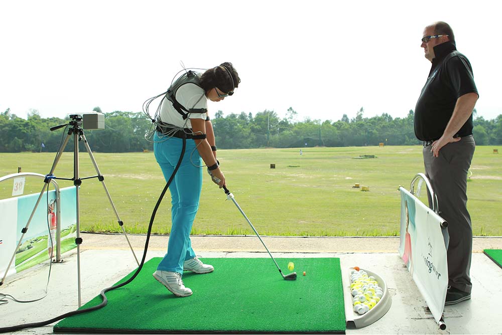 Australian Biomechanist Ryan Lumsden coaching HK National Squad member Chloe Chan