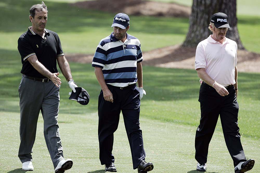 Seve Ballesteros talks with Jose Maria Olazabal and Jiménez