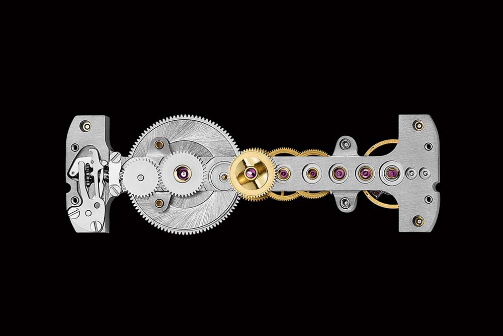 Golden Bridge Round, the manually wound inline baguette-shaped movement