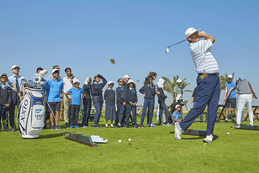Ernie Els gives a golfing demonstration to local school children
