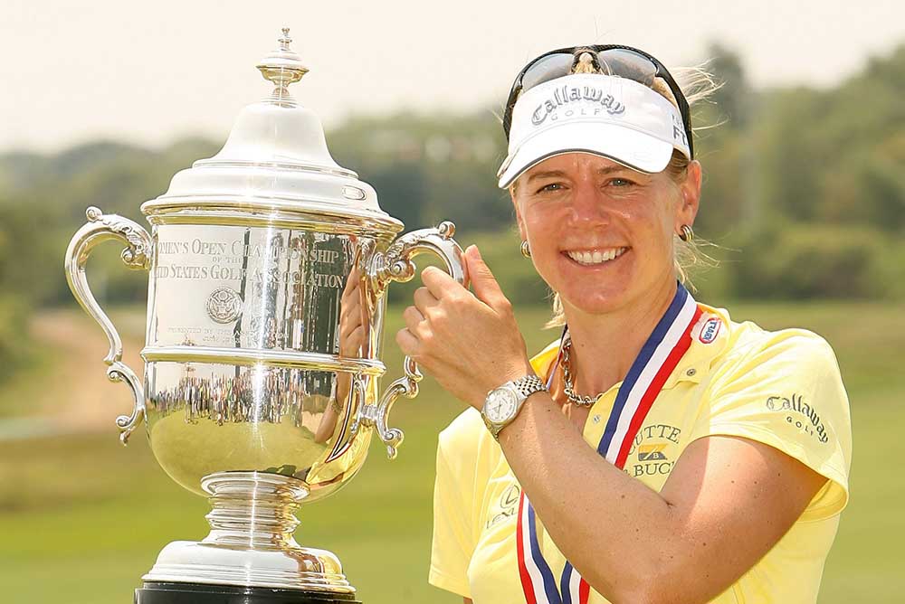 Annika Sorenstam holds the 2006 U.S. Open Championship trophy