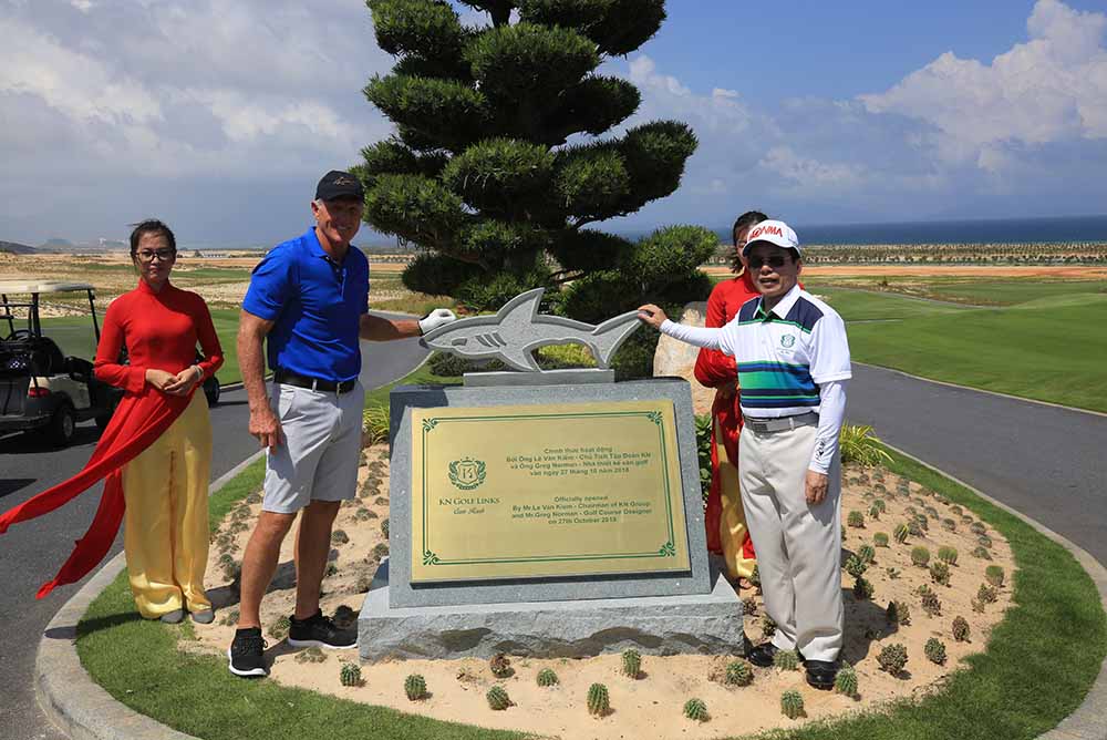 Greg Norman with KN Investment Group Chairman Le Van Kiem