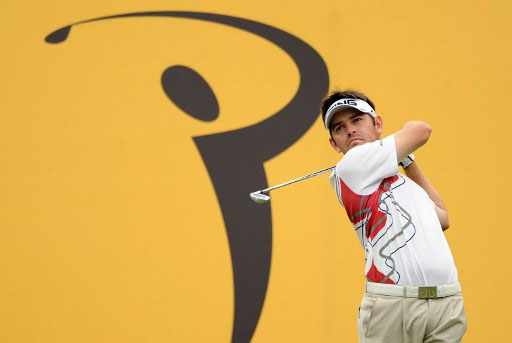 Louis Oosthuizen tees off before rain halted play