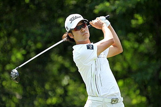 Kevin Na grabs a one-stroke lead over Matt Kuchar 