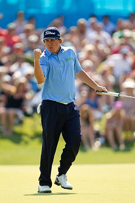 Jason Dufner sinks a 25-foot birdie putt on the last hole