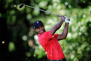 Woods closes with a two-under 69