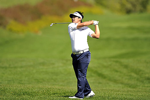 Lee Jun-Seok fires a five-under par 67