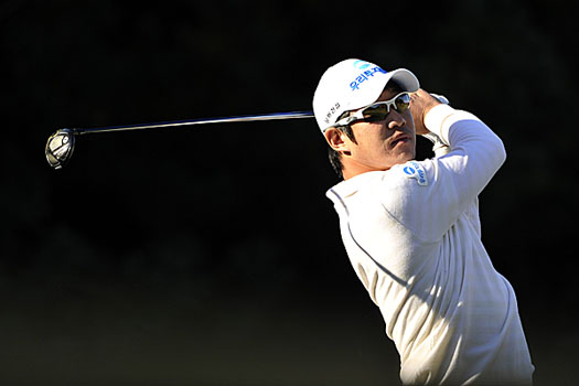 Kang Kyung-nam makes seven birdies to take a two-stroke lead