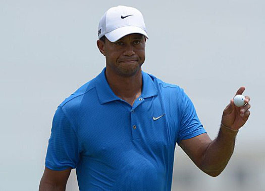 Tiger Woods hits five birdies on the back nine