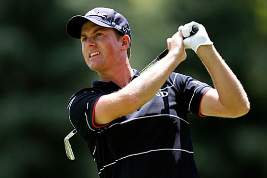 Webb Simpson shoots a six-under 64 in the first round