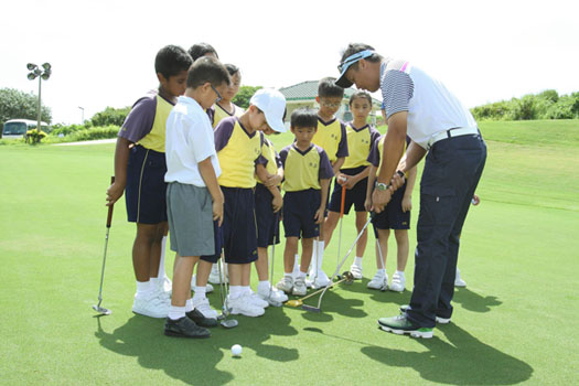 Instructor teaches students basic putting skills