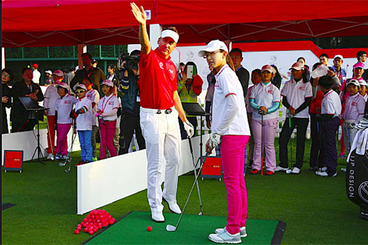 Ian Poulter instructs young golfers at last year’s World Golf Championships-HSBC Champions