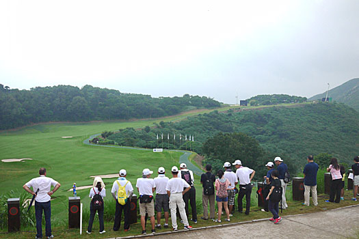 Gallery at the 18th green