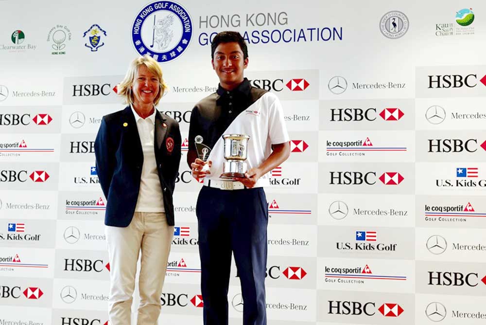 Leon D’Souza receives the 2016 Hong Kong Junior Close Championship trophy from Hong Kong Ladies Captain Joanne McKee