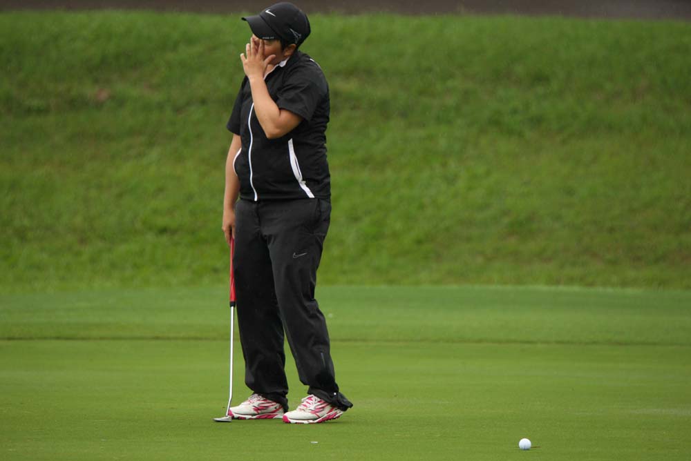 Aram Choi reacts to a missed putt